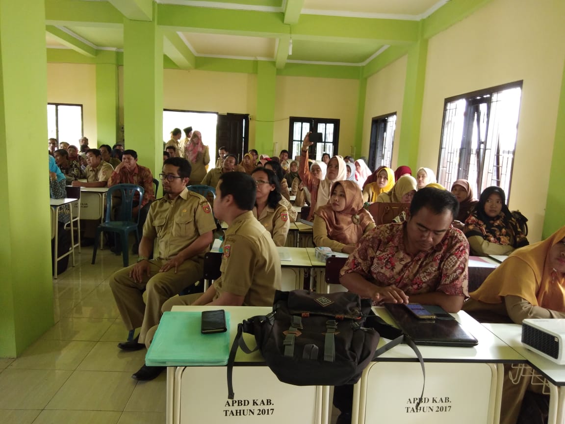 Peserta kegiatan pendidikan dan pelatihan mutu pendidik melalui MGMP SMP/MTs Kabupaten Kotawaringin Barat.