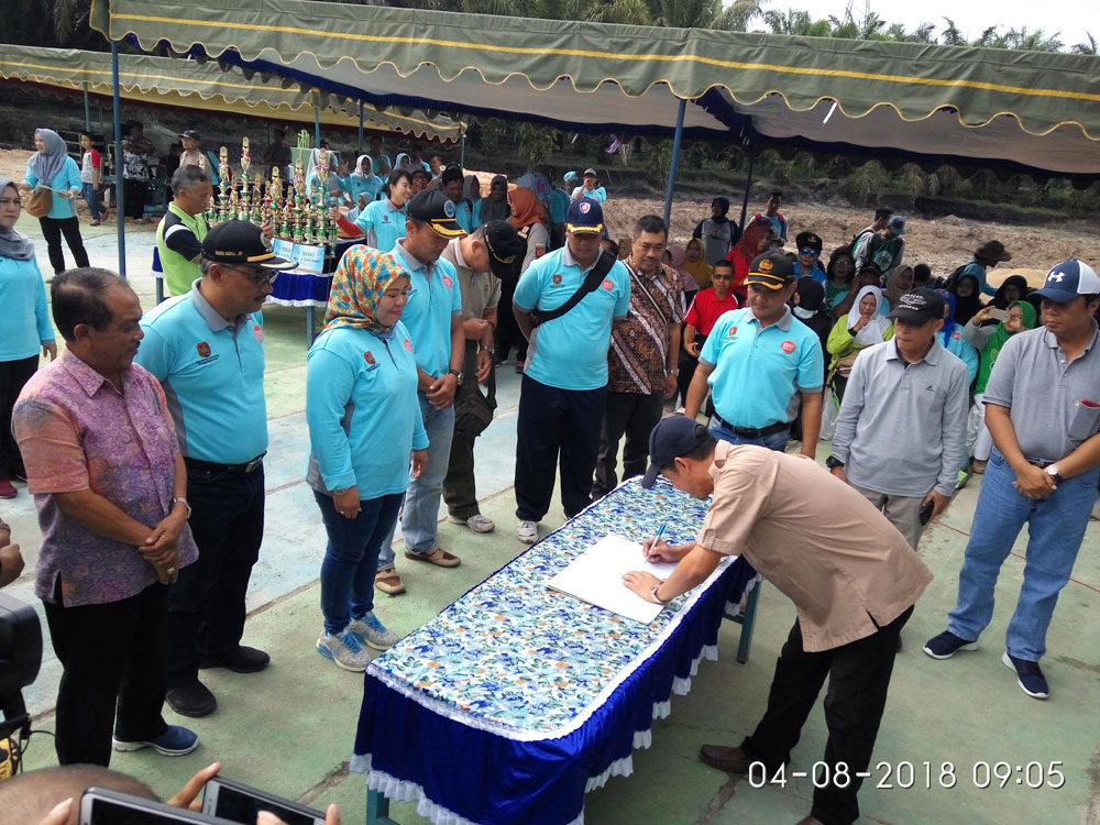 Penandatanganan MoU antara Pemkab Kotawaringin dengan Perusahaan Perkebunan Kelapa Sawit yang ada di wilayah Kabupaten Kotawaringin Barat