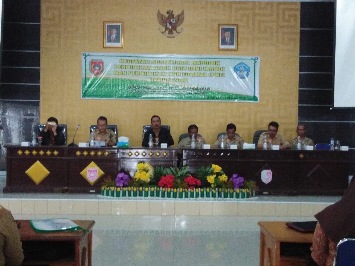 Kepala Dinas Dikbud Rosihan Pribadi bersama Kabid PAUD dan PNF beserta jajarannya.pada kegiatan Sosialisasi Dapodik PAUD 2018