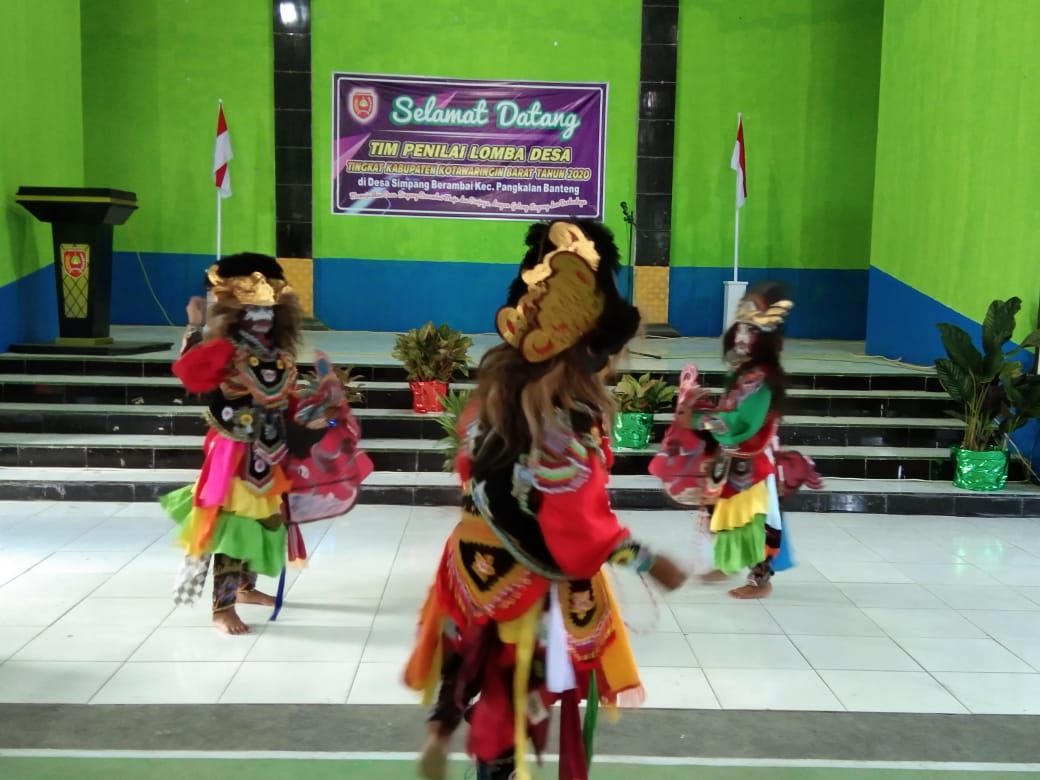 PEMYAMBUTAN TIM PENIALAI LOMBA DESA DENGAN TARIAN JARANAN