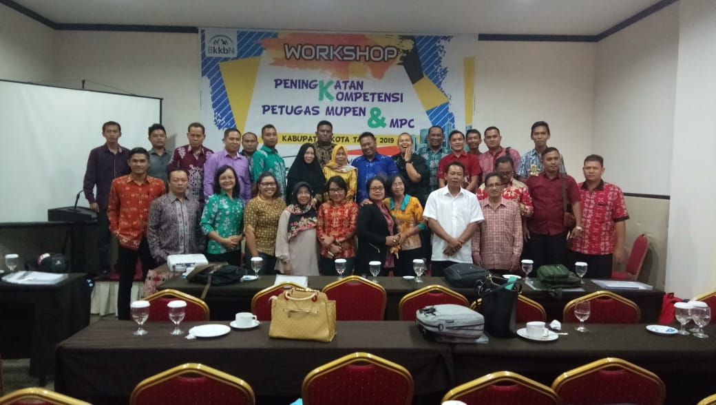 Foto bersama seluruh peserta dan para narasumber
