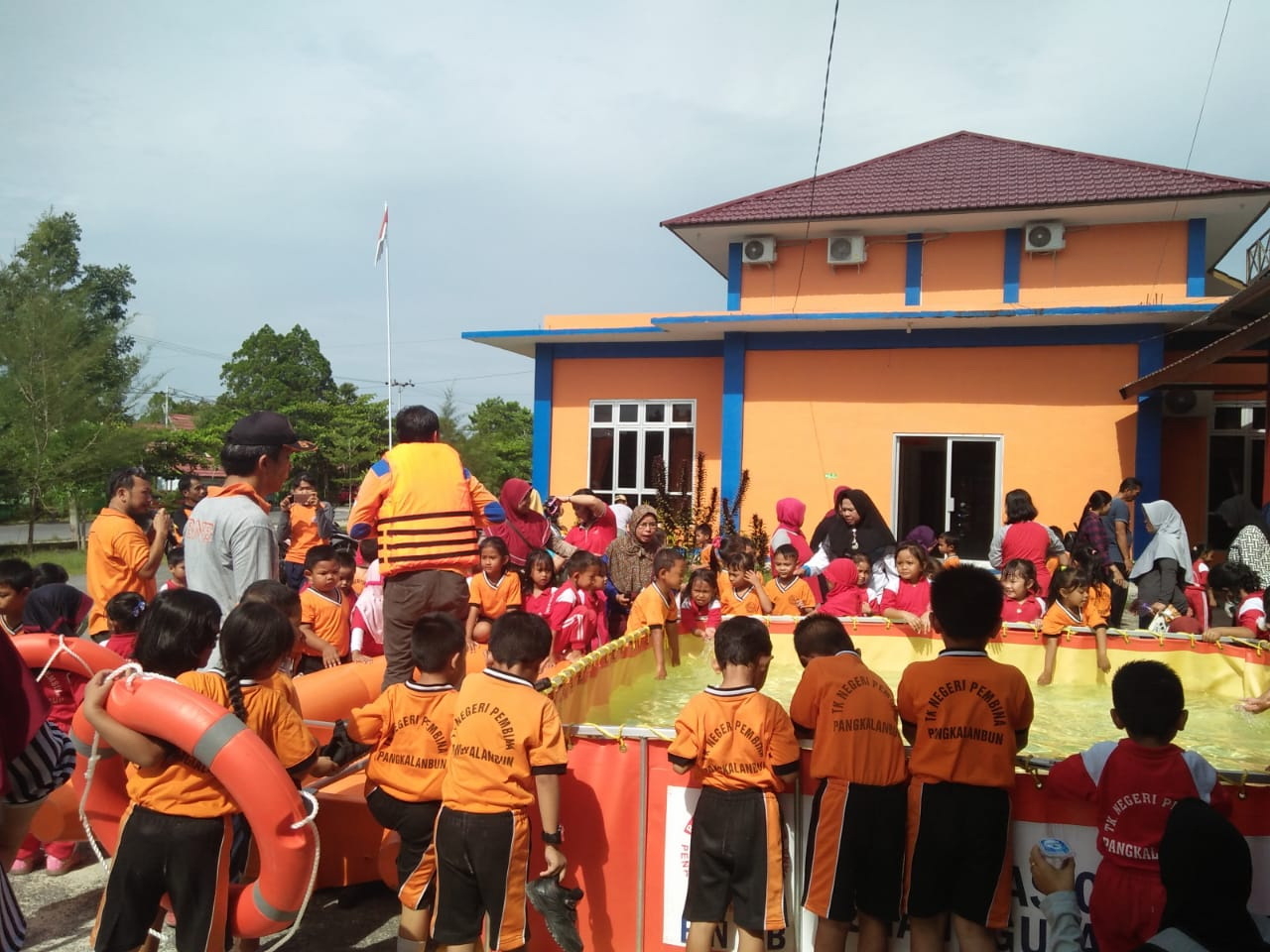 peragaan penyelamatan korban tenggelam