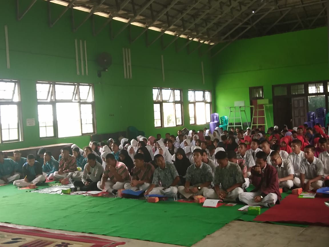 Peserta kegiatan sosialisasi anti narkoba yang terdiri dari siswa-siswi SMP maupun SMA/SMK.